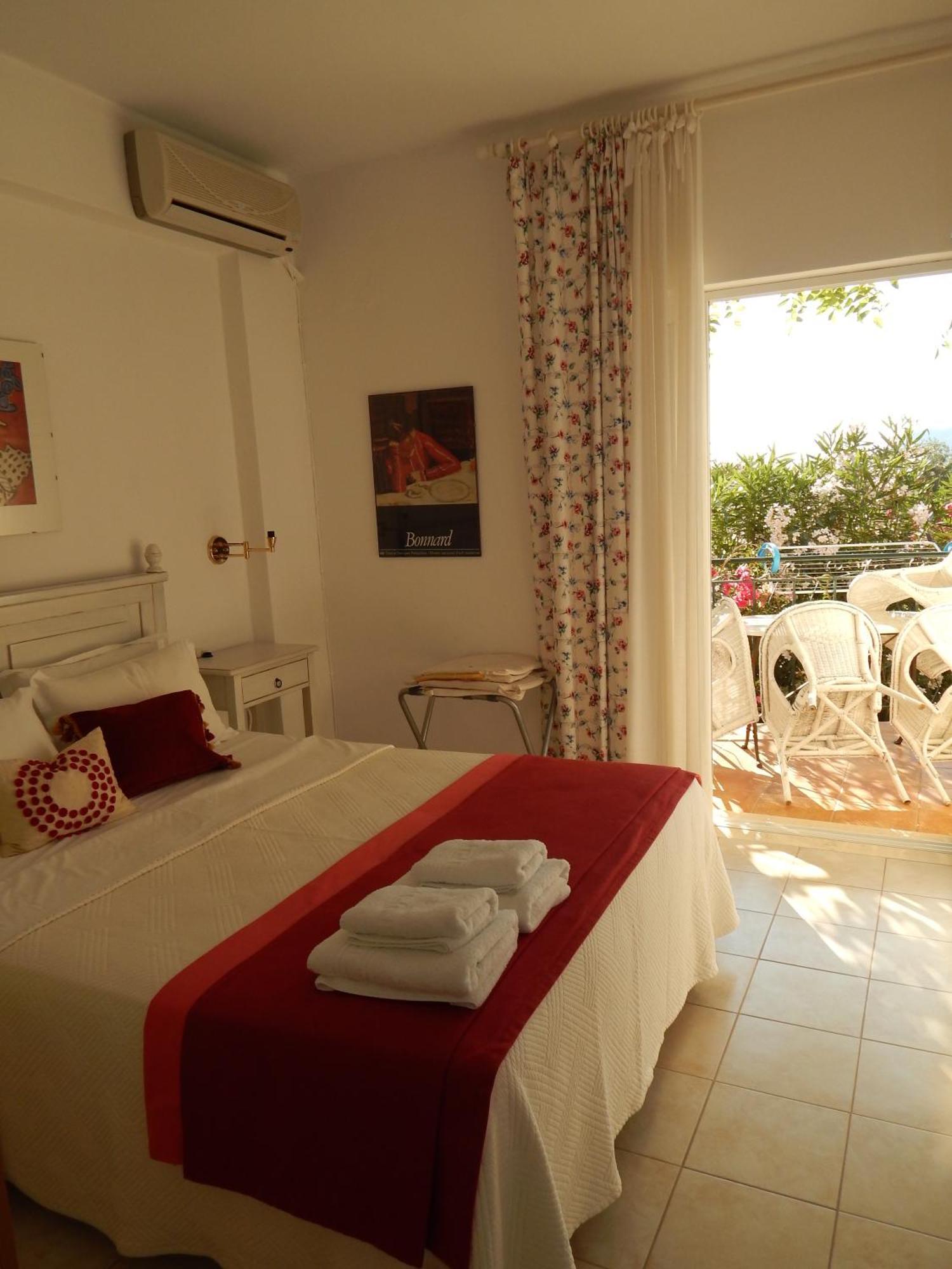 Palmina Mare Villa And Studios Paralia Vrachou Exterior photo