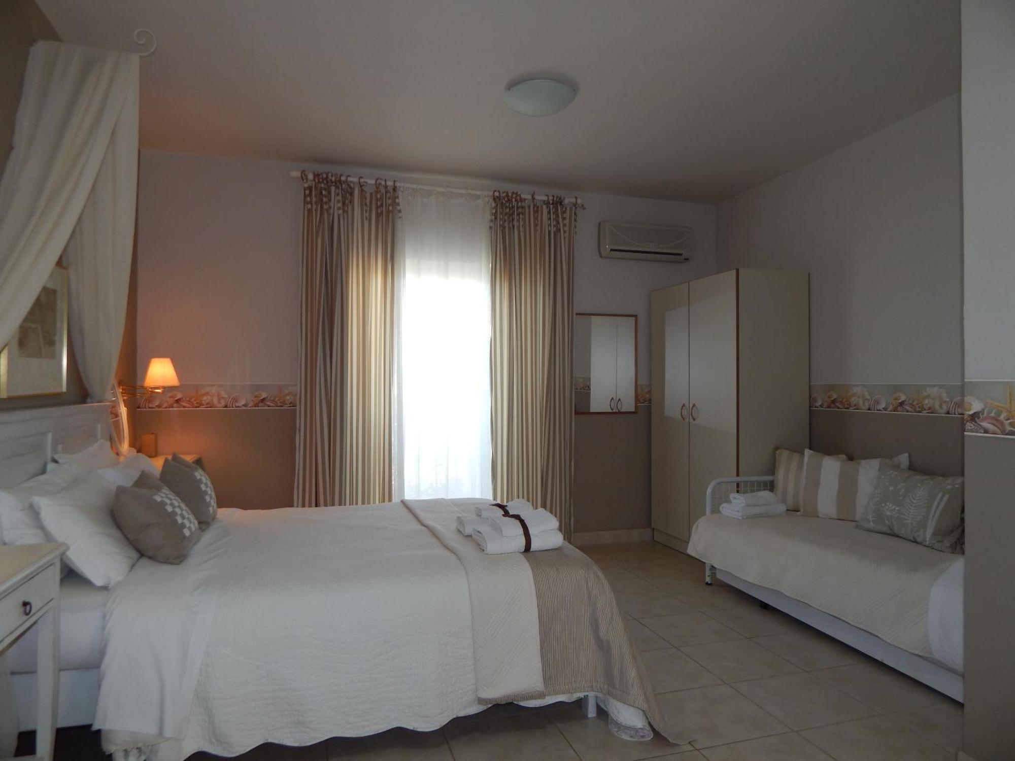 Palmina Mare Villa And Studios Paralia Vrachou Exterior photo