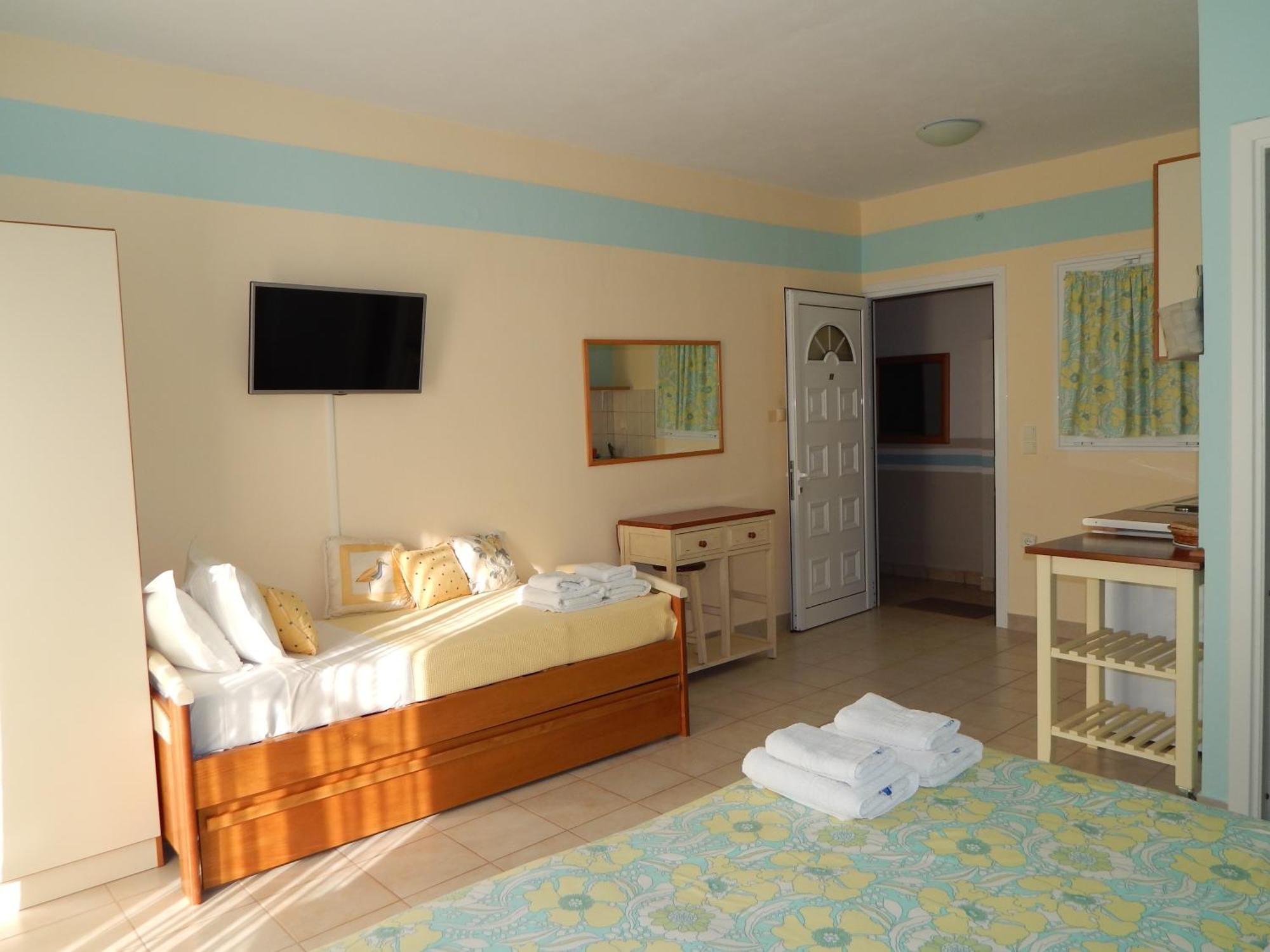 Palmina Mare Villa And Studios Paralia Vrachou Exterior photo