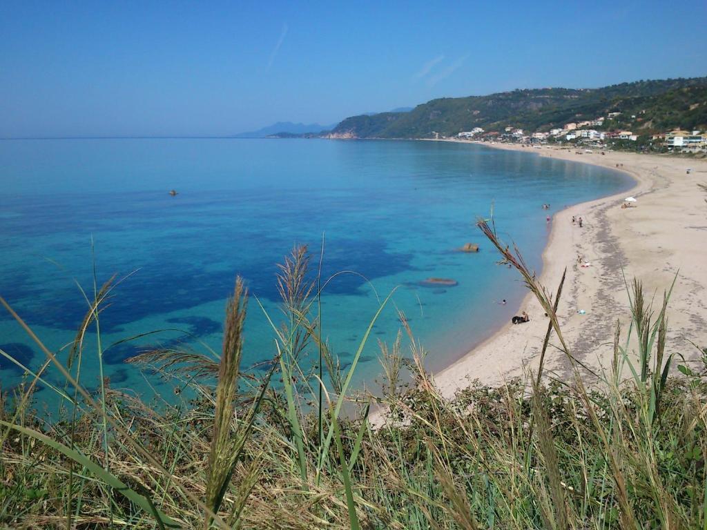 Palmina Mare Villa And Studios Paralia Vrachou Exterior photo