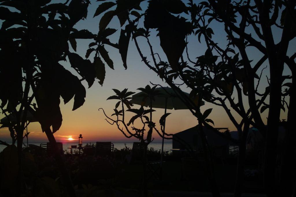 Palmina Mare Villa And Studios Paralia Vrachou Exterior photo